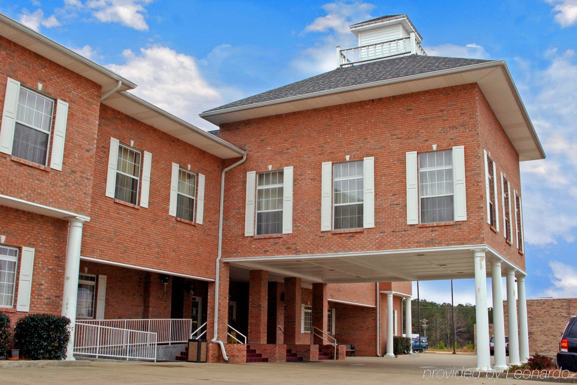 Collins Inn & Suites Bagian luar foto